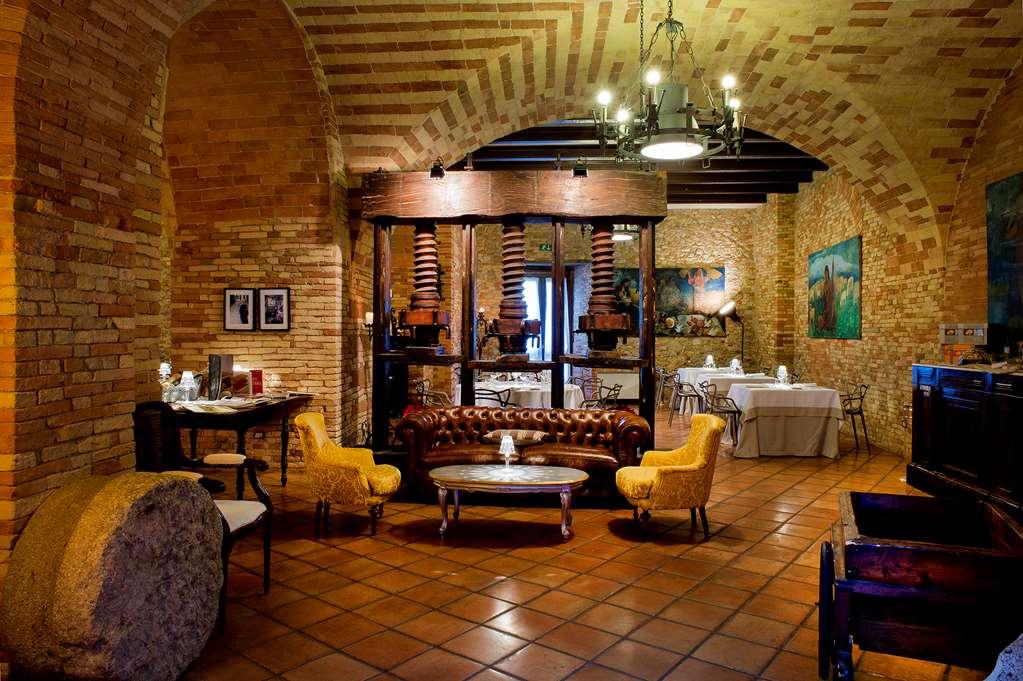Отель Castello Chiola Dimora Storica Лорето-Апрутино Ресторан фото